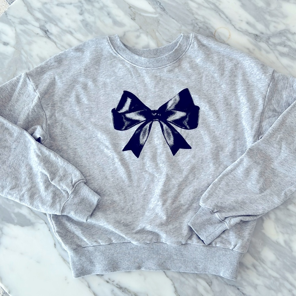 Bow sweatshirt EUC-worn twice!